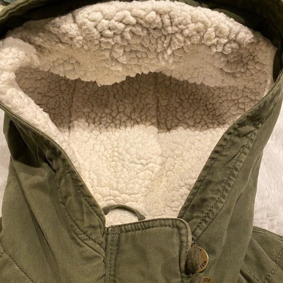 Winter jacket! - Picture 6 of 8